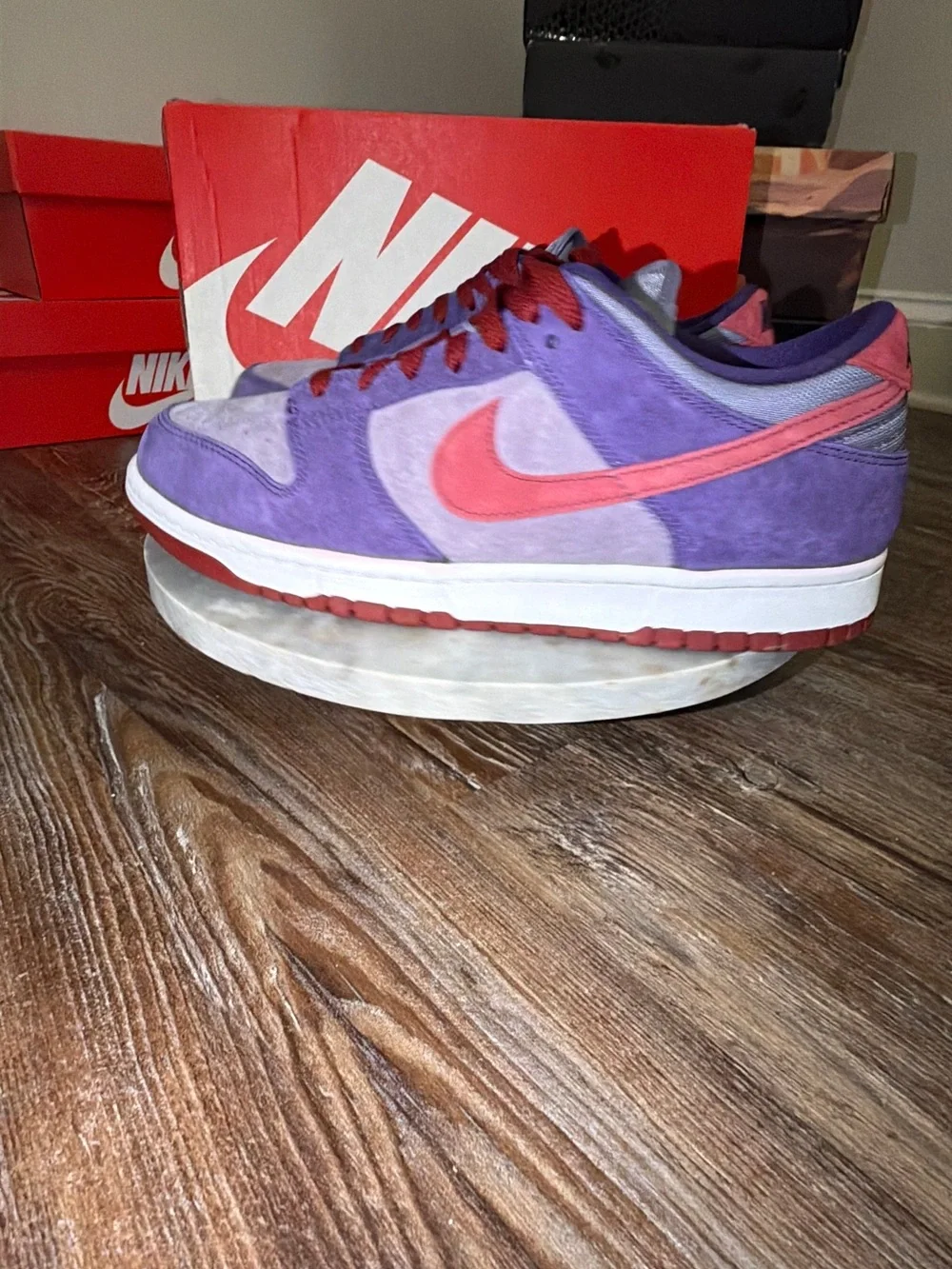 Nike Men’s Purple & Coral Low-Top Sneakers